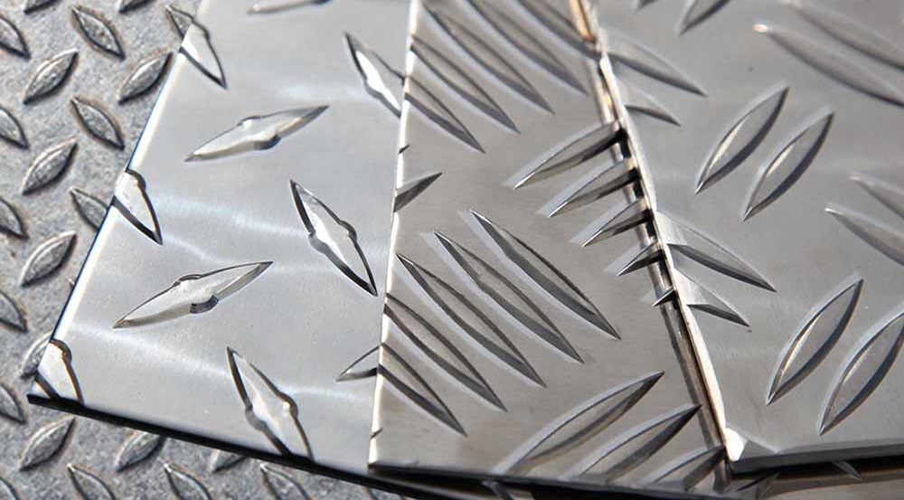 Рифленый лист металлический