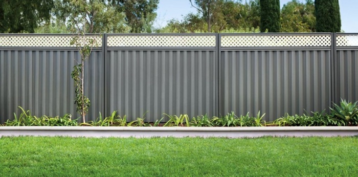 забор на профильных трубах